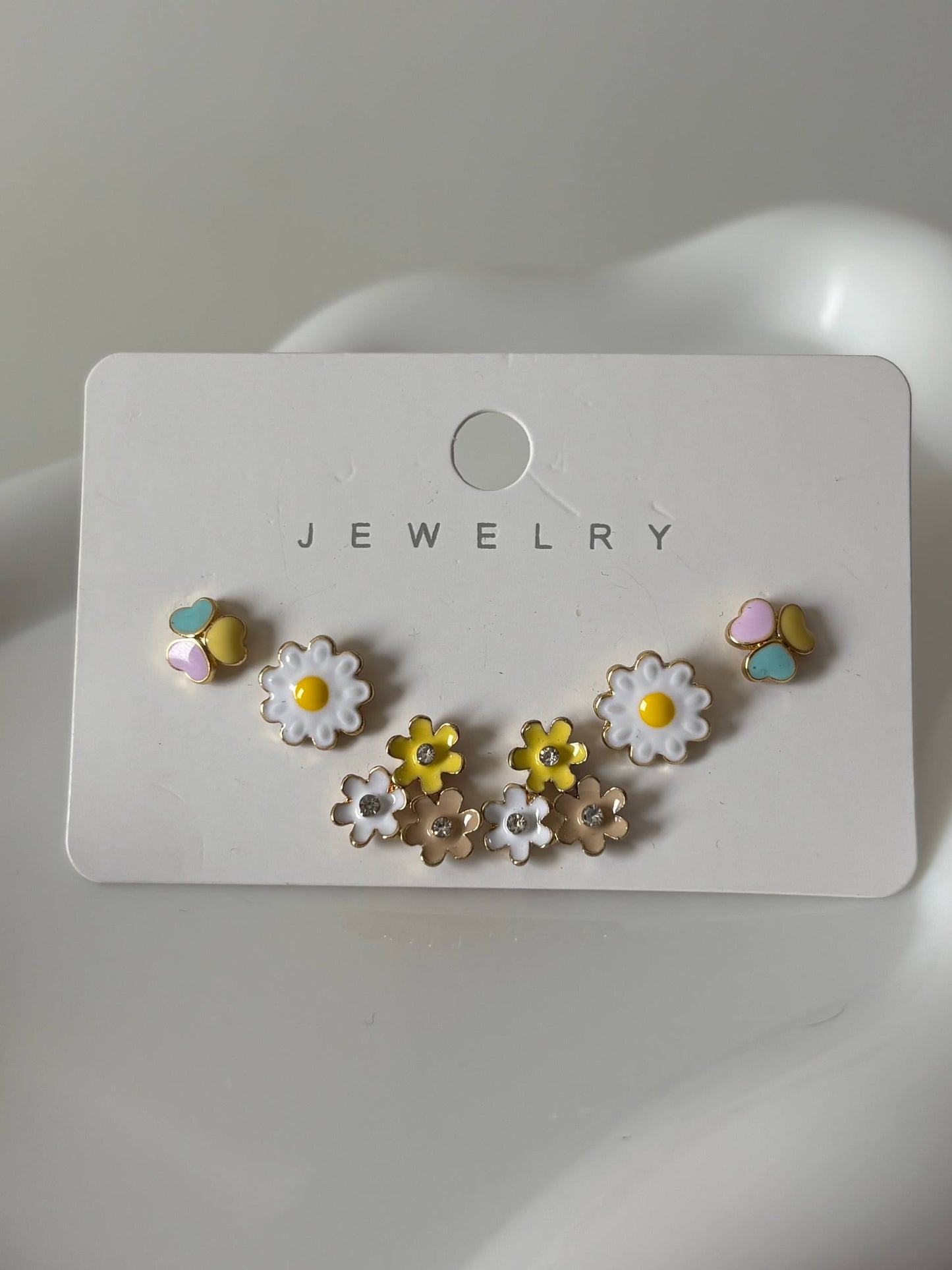 White Flower Earrings Set